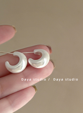 白色腰果耳钉耳饰高级感法式C形耳环轻奢小众设计简约气质百搭