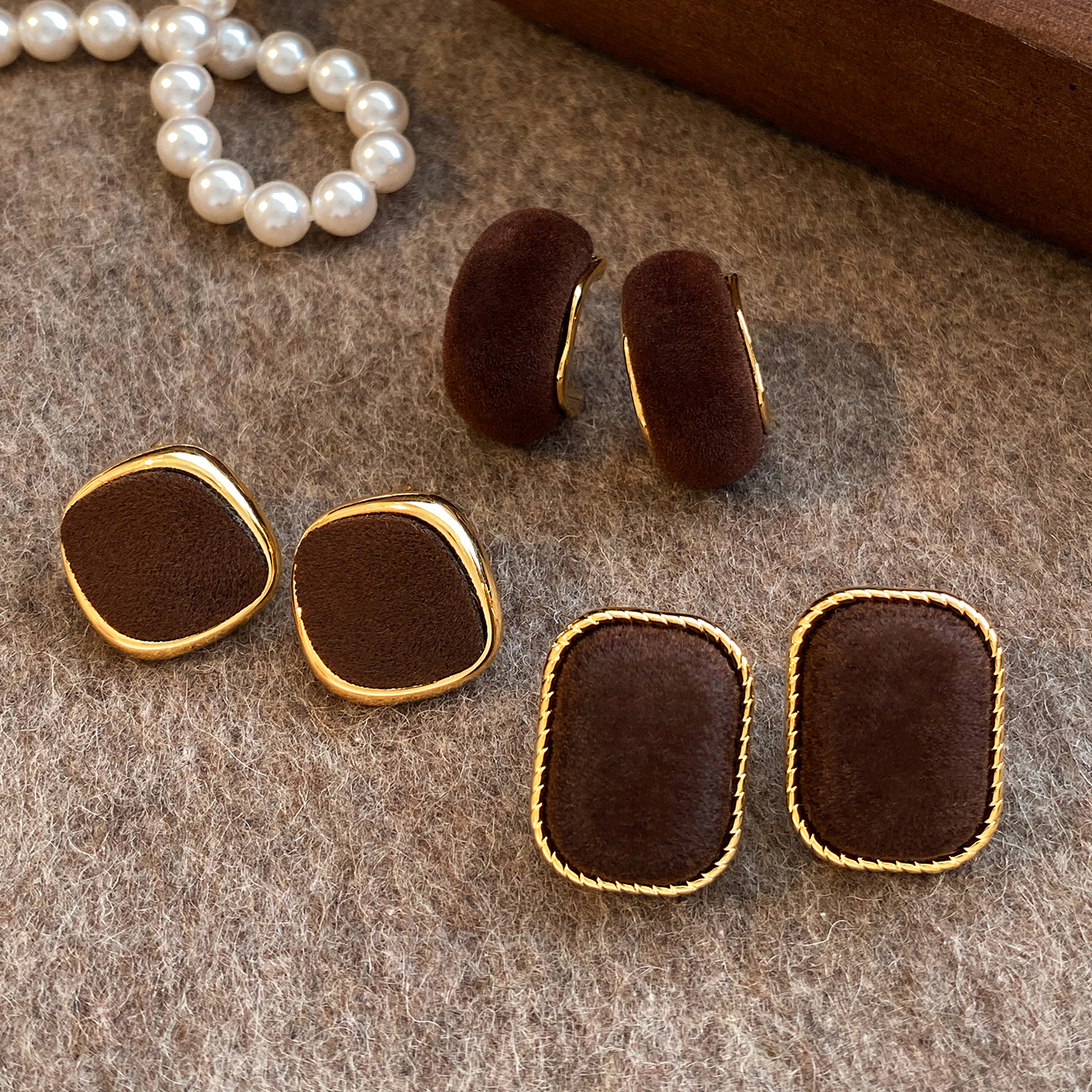 复古棕色方形丝绒耳钉女2025新款爆款轻奢高级感耳环小众独特耳饰