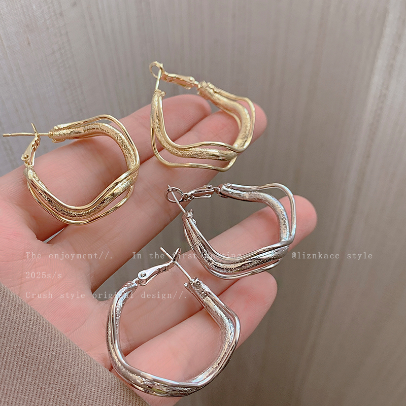 ins冷淡风波浪圈圈耳环2025新款爆款高级感独特小众耳圈夏日耳饰