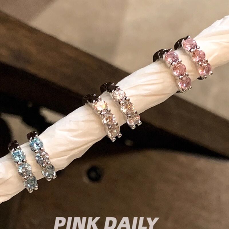 闪钻彩锆小耳扣女2025新款爆款设计感高级星星耳钉轻奢冷淡风耳环