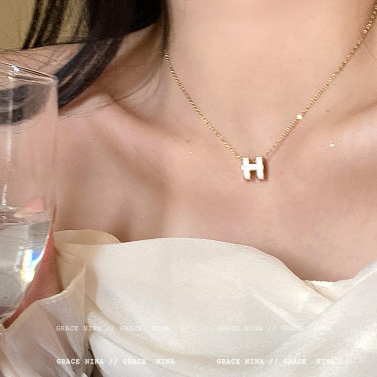 时髦精女孩_简约风H字母项链女高级感轻奢小众毛衣链2024新款爆款