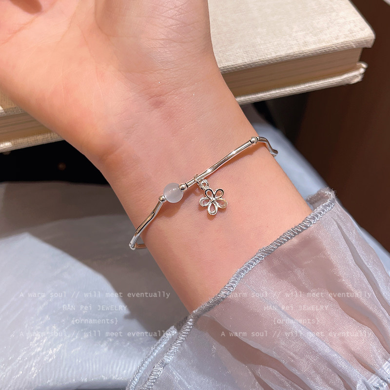 弯管水滴串珠花朵手链女轻奢小众精致2025新款叠戴高颜值闺蜜手饰