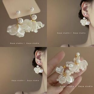 超仙法式复古珍珠花瓣流苏耳钉轻奢小众高级耳环精致气质花朵耳饰