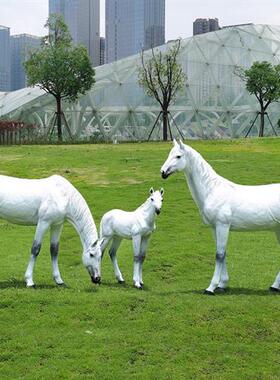 户外大型仿真马雕塑园林景观农场草坪落地装饰玻璃钢骏马模型摆件