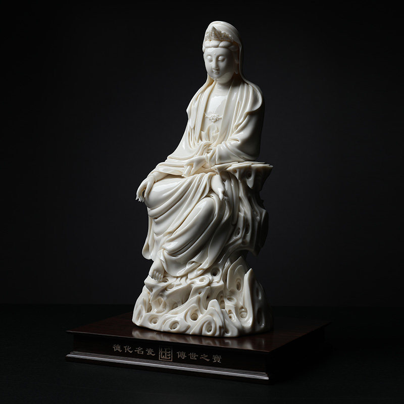戴玉堂德化白瓷《坐岩持经观音》省级大师郑金星陶瓷收藏佛像摆件