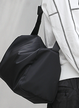 单肩斜挎包男潮牌帆布跨背包休闲大容量日系书包潮运动尼龙健身包