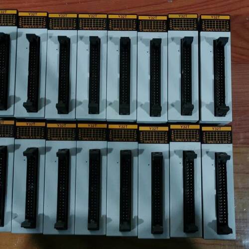 FP2-X32D2 AFP23064 FP2-Y32T AFP23404 PLC模块 现货