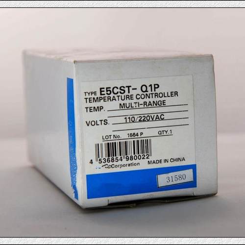 温控器E5CST-Q1P全新智能数显温度控制器E5CSZ-R1T