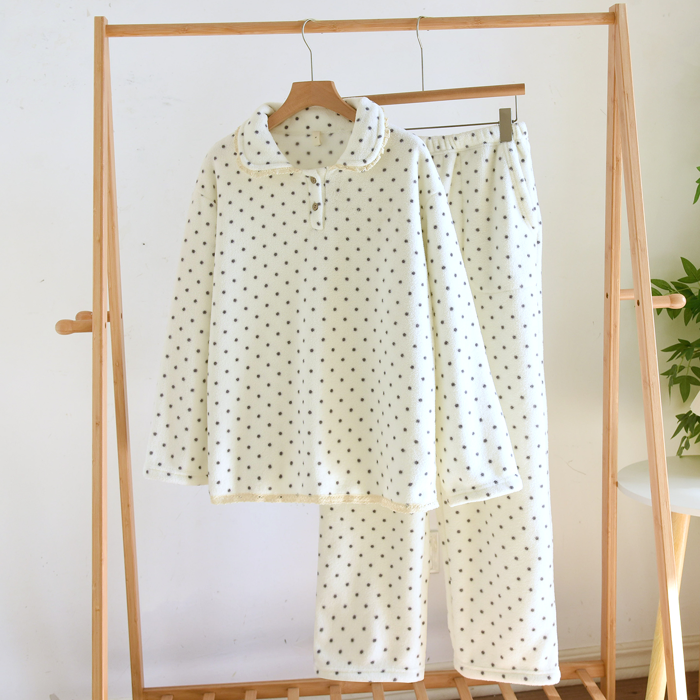 花边摇粒绒加厚冬季女睡衣套装