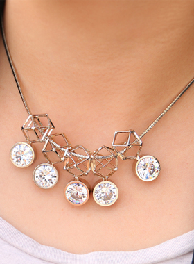 韩国进口饰品镂空时尚风项链吊坠