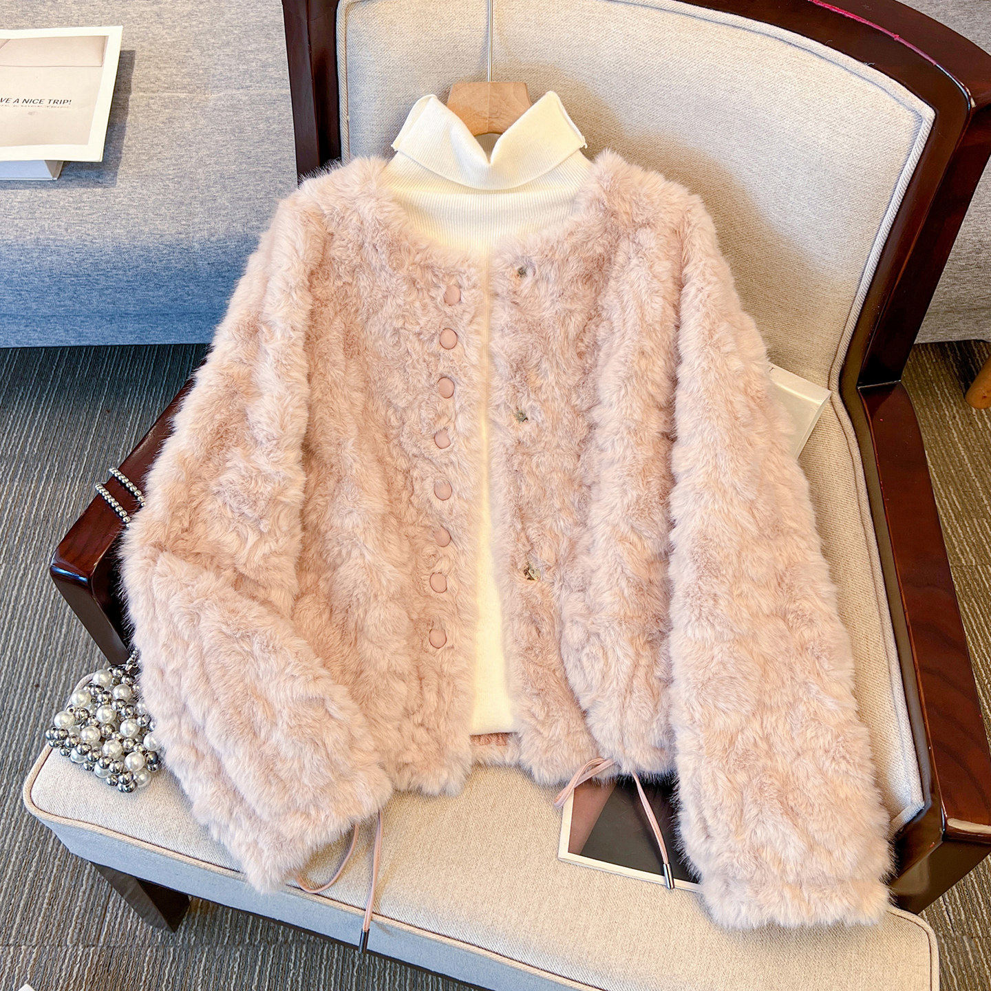 粉色小香风短款小个子羊羔毛绒绒加厚外套女2025秋冬装新皮毛一体,女装/女士精品,短外套,淘宝优惠券,粉丝福利购,淘宝优惠卷