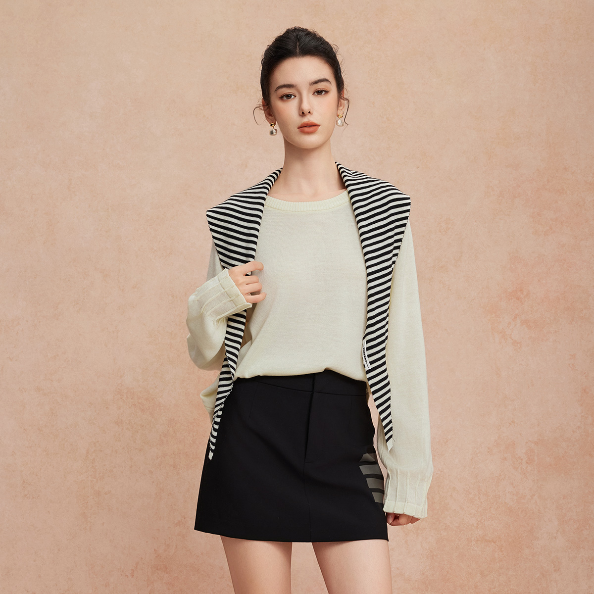 斯尔丽25新款含丝光羊毛宽松时尚白领气质实穿款配条纹三角巾上衣