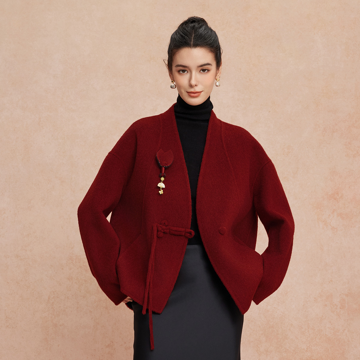 斯尔丽25新款新国风双面双色手工盘花宽松气质高雅短羊毛大衣