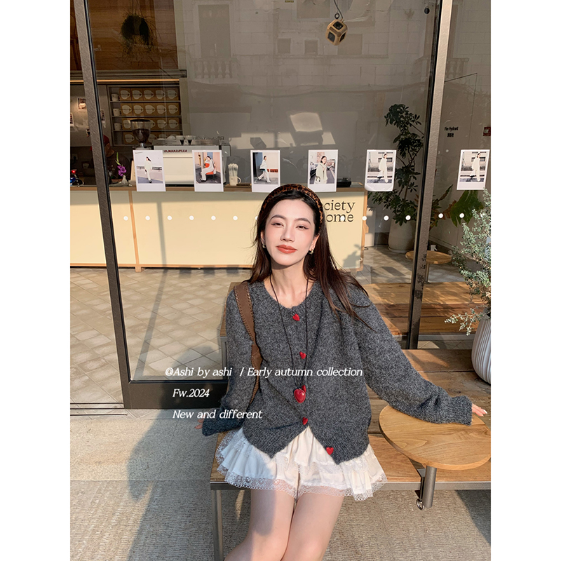 大于诗集 怦怦跳 减龄爱心纽扣设计感小众圆领针织开衫毛衣外套女