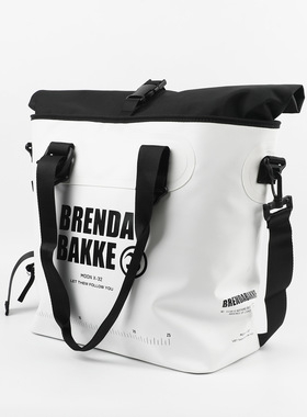 大容量加厚防雨水手拎包Blow斜挎男女单肩旅行包日常机车防水袋