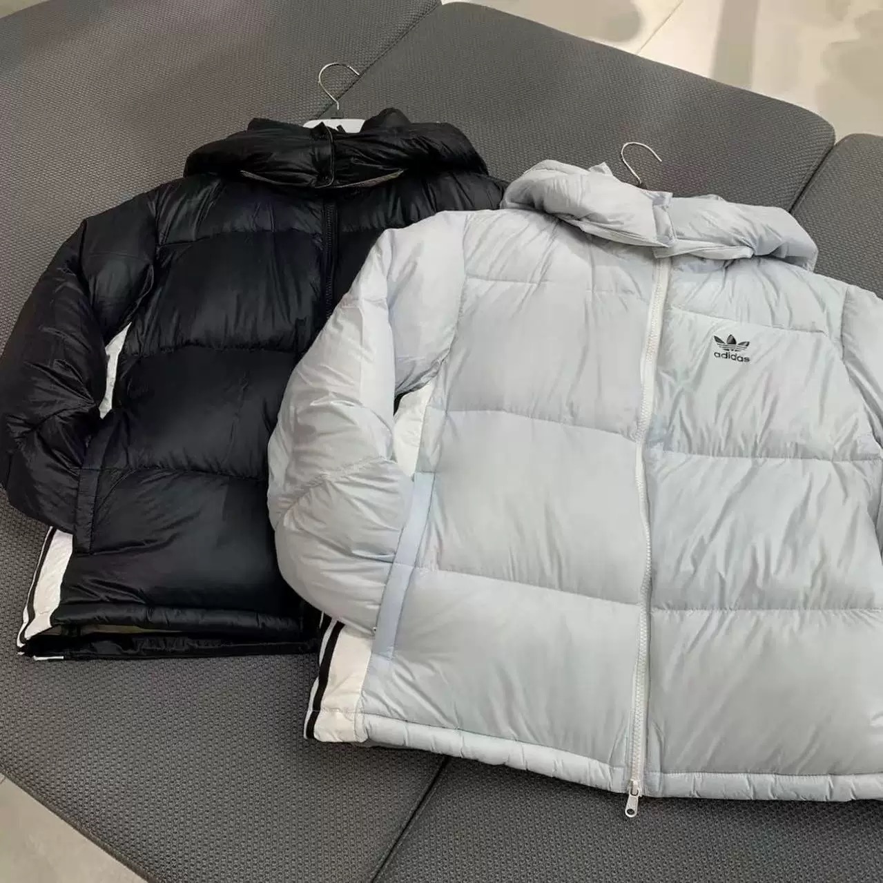 adidas阿迪达斯短款连帽羽绒服女休闲保暖棉服外套JD3782 3783