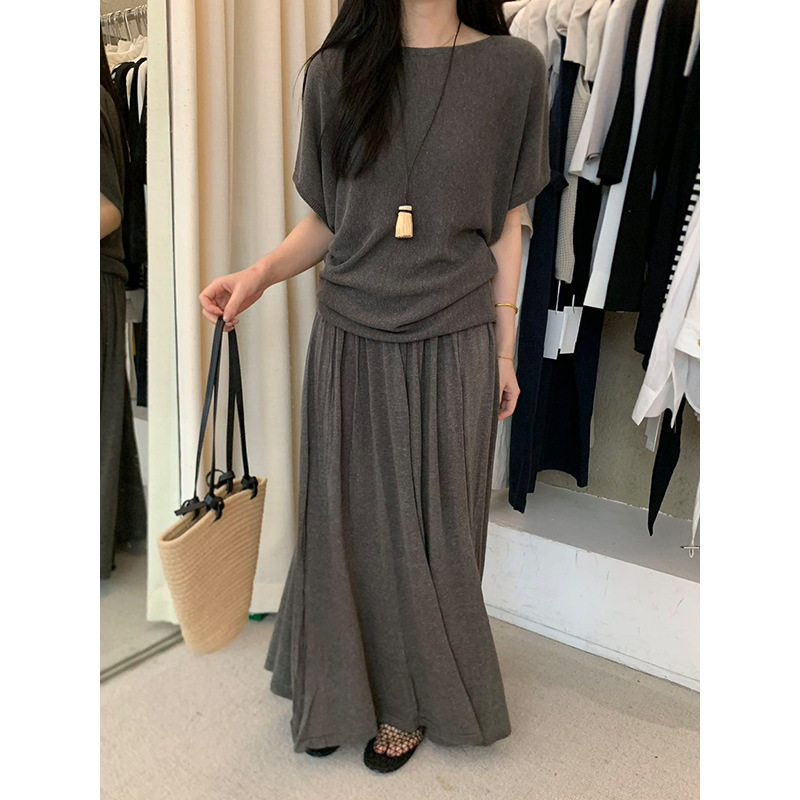简约宽松亚麻短袖针织衫+垂感半身裙休闲套装