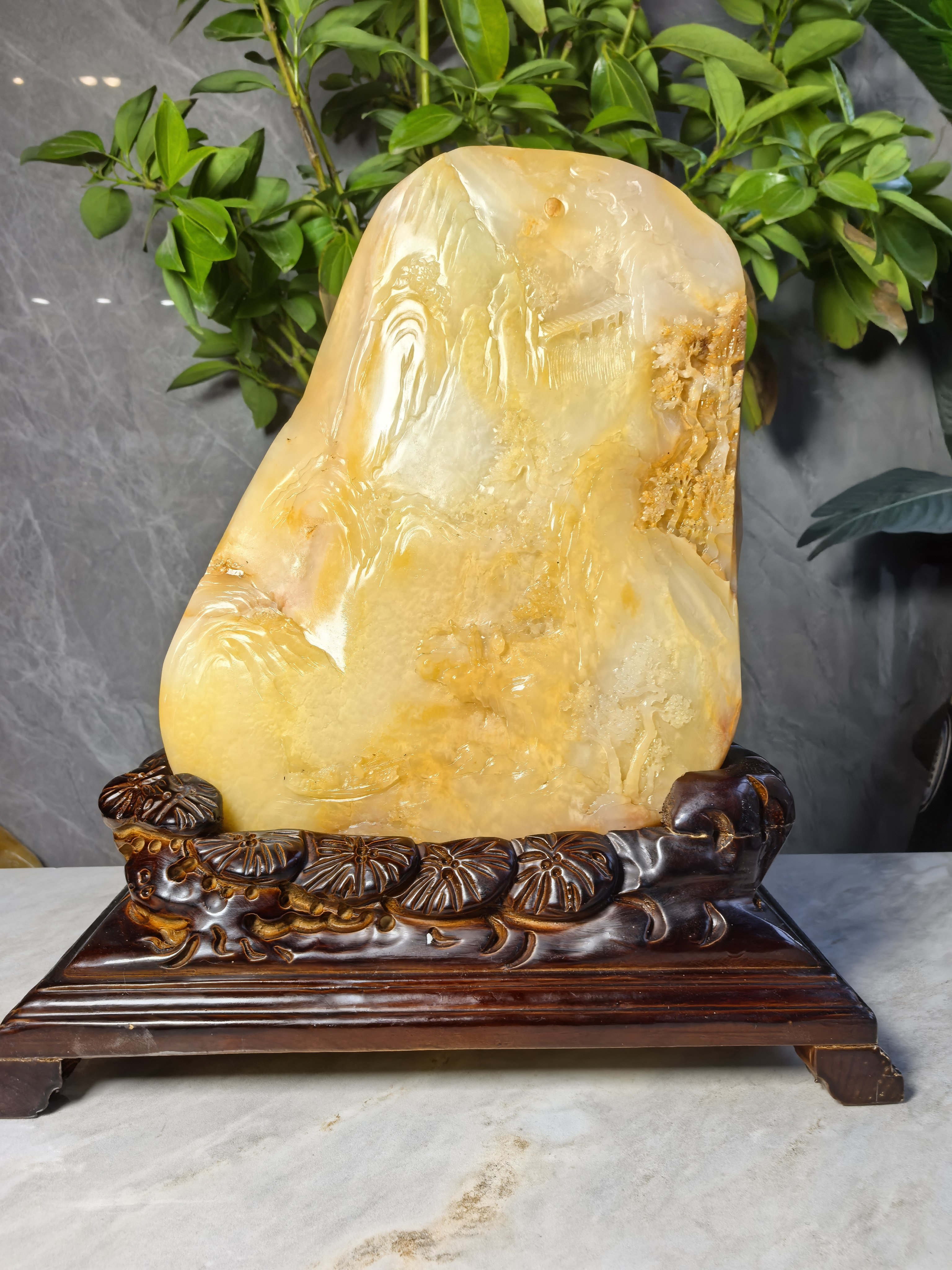天然玉石黄龙玉山水摆件,兼具观赏性与收藏价值,高端礼赠。