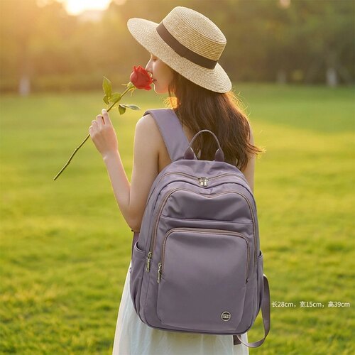 伊保女士轻便大容量防水双肩包