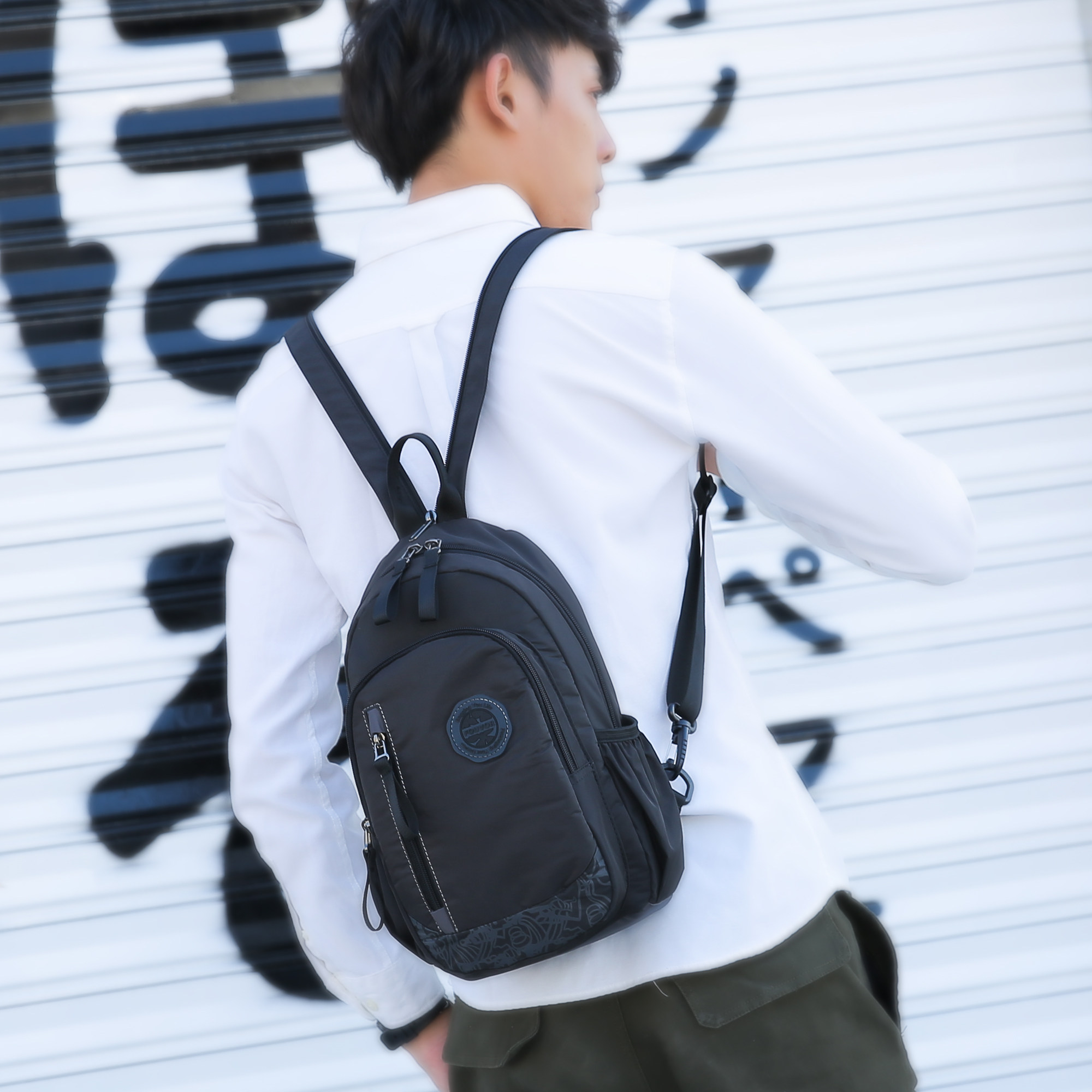 迷你小背包男单肩斜背包多功能胸包两用小包户外休闲运动双肩背包