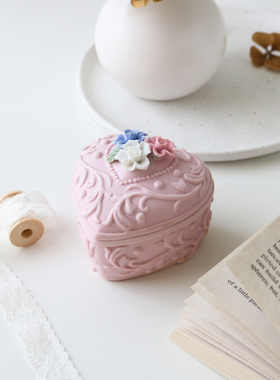 工艺粉色雕花复古心形陶瓷首饰盒