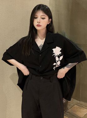 玫瑰印花黑色短袖衬衫女复古vintage夏季新款宽松上衣设计感小众