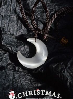 小众月牙项链清冷吊坠半月新中式