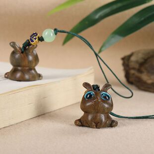 饰品可爱吊坠生肖吉祥物绿兔背包手机链车钥匙扣男女兔子檀木挂件