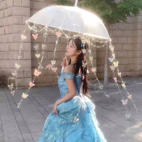 手工风铃蝴蝶雨伞女生氛围感拍照