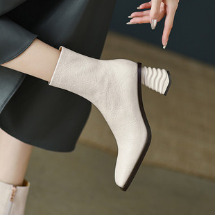 高级感粗跟短靴2024年秋季新款复古方头高跟白色气质真皮短筒女靴