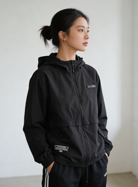 韩版女士运动休闲短款薄外套黑色连帽长袖风衣春秋季速干上衣W109