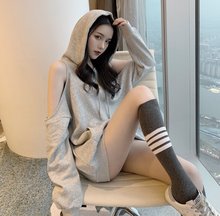 街头潮人欧美风上衣灰 运动套头衫 露肩长袖 卫衣女戴带帽子遮臀中款
