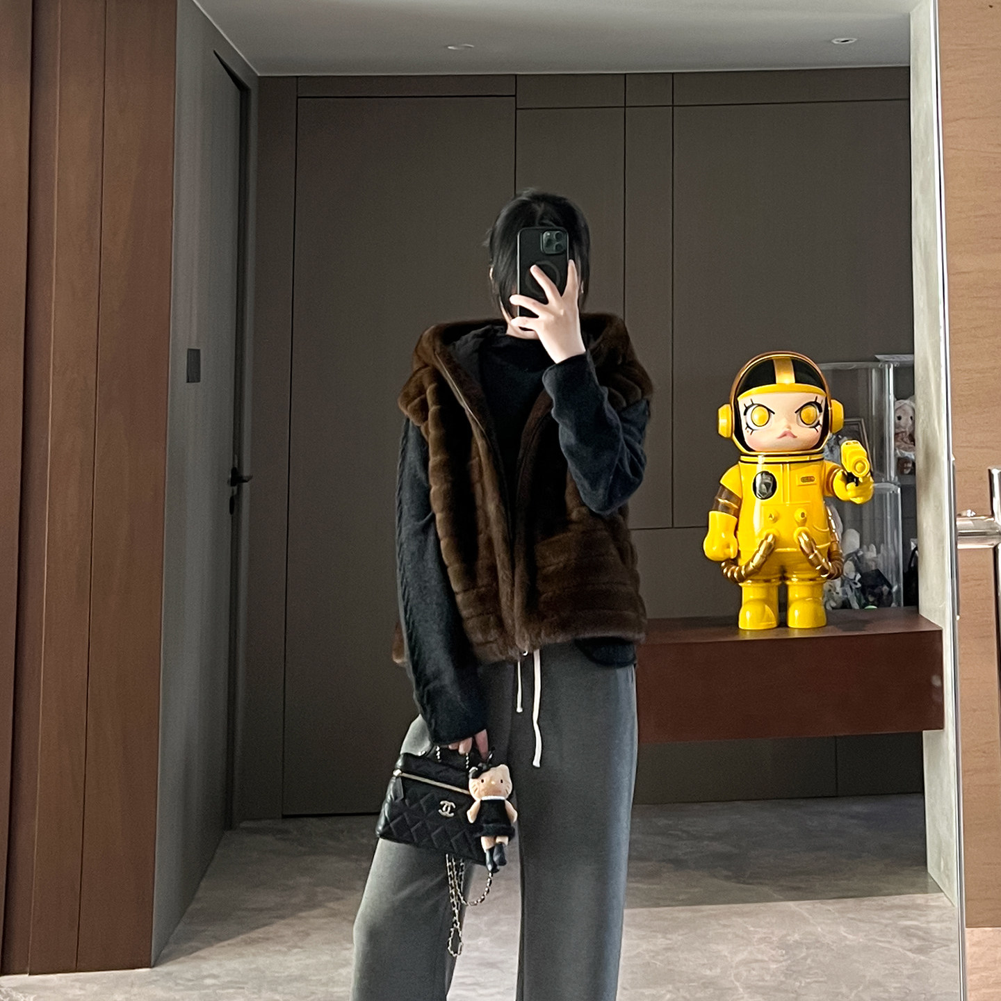 柔顺光泽仿水貂质感条状连帽马甲