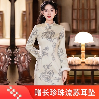 新式旗袍2025冬款中国风优雅短款加厚麂皮绒显瘦修身中式连衣裙