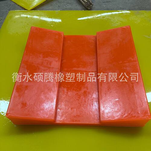 聚氨酯钢卷存放垫块防滑底座减震聚氨酯v形鞍座钢卷仓储固定垫块