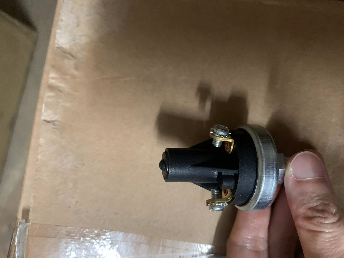 Cummins康明斯1/8-NPT三腳油壓開關油压开关发电机报警器3090641