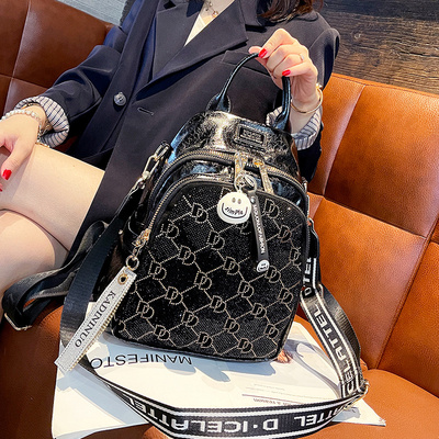 多袋真皮双肩背包女包包