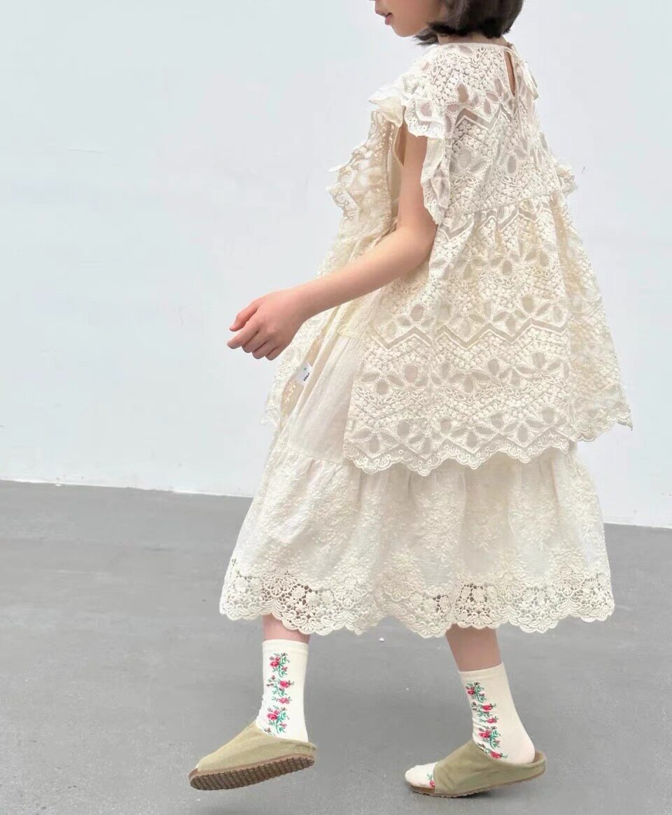 波拉韩国童装2024女童休闲夏款小清晰分叉上衣套装蕾丝款连衣裙