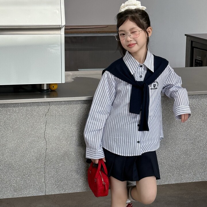 波拉韩国童装2026春季女童洋气披肩竖条衬衫+百褶裙潮学院风套装