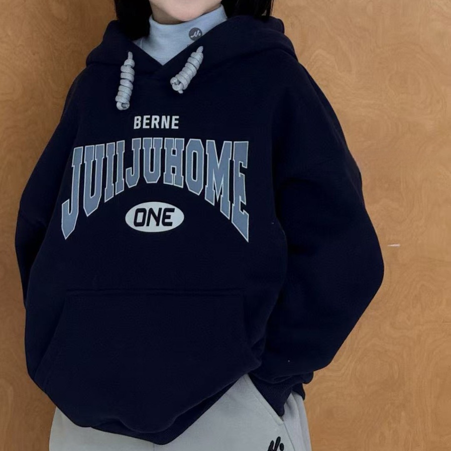 波拉韩国童装2025冬男童慵懒风抽绳帽衫女童潮牌字母口袋绒衫卫衣