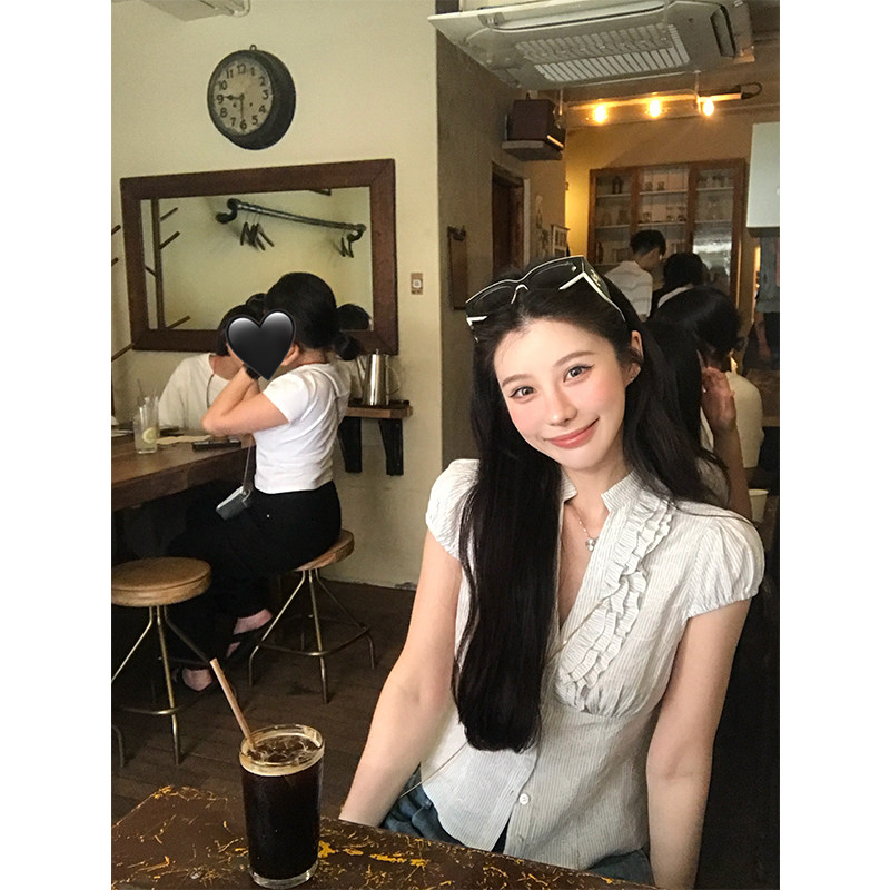 VASSE美蟹松弛修身半袖V领条纹飞袖小衫女夏透气肌理暗纹通勤上衣图片