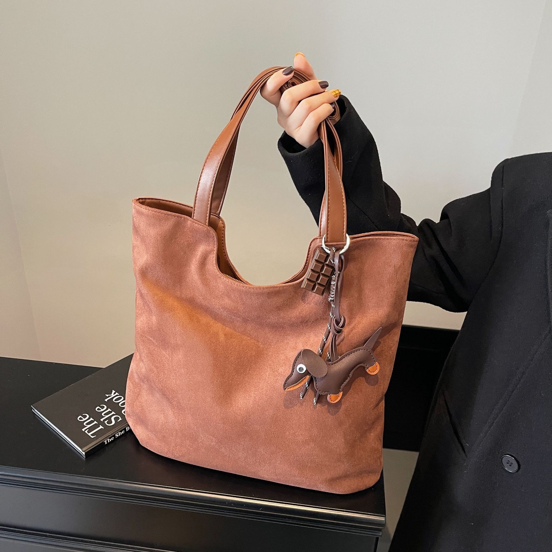 大容量复古麂皮绒托特包女