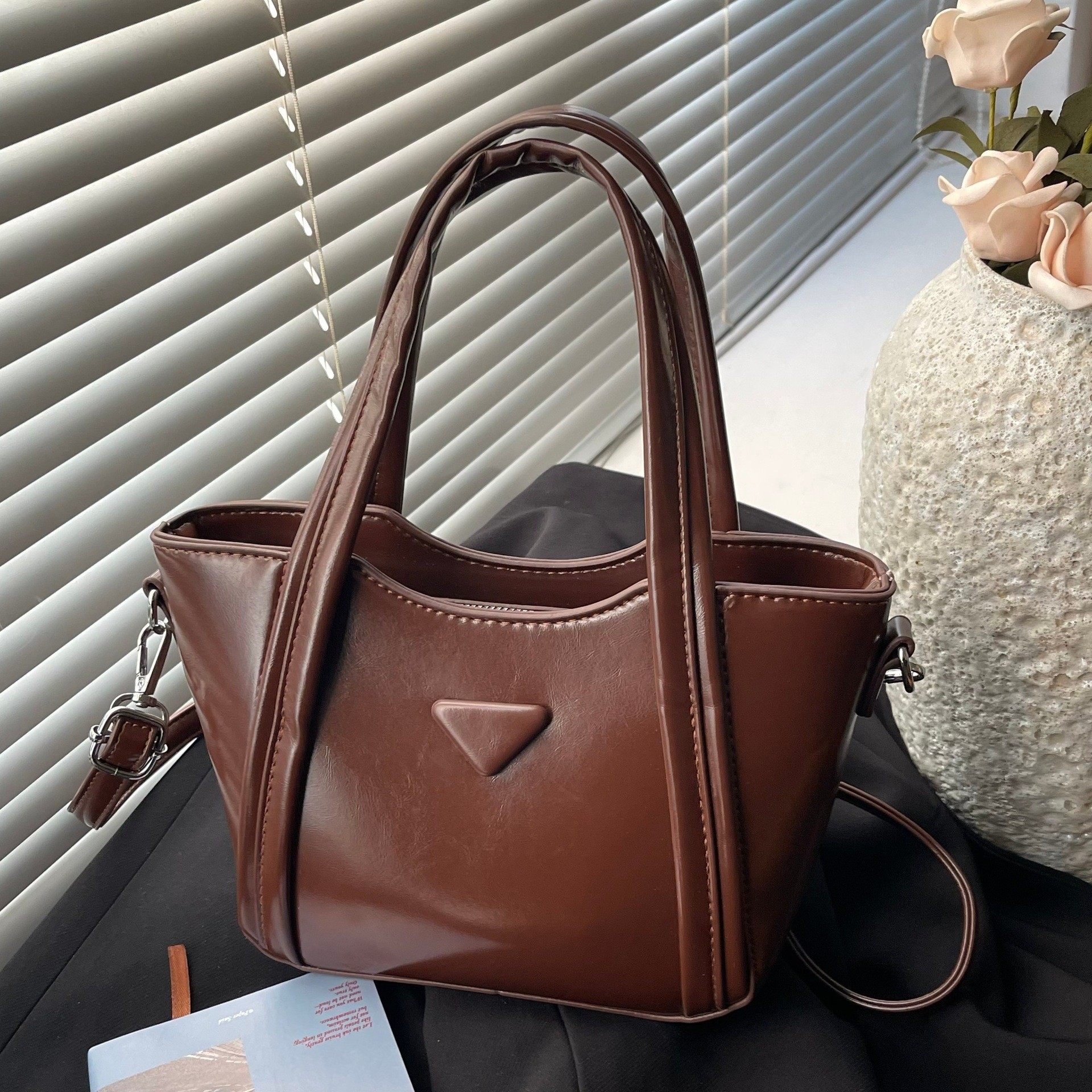 小众包包2026新款水桶包高级质感女包菜篮子手提包百搭单肩斜挎包,箱包皮具/热销女包/男包,胸包,淘宝优惠券,粉丝福利购,淘宝优惠卷