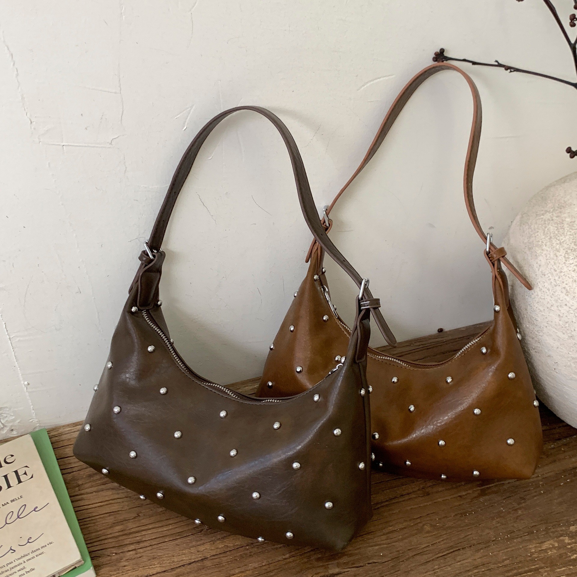 复古铆钉腋下包女士2025秋