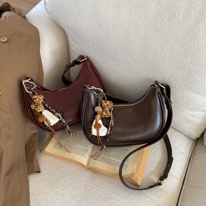 高级感气质软皮小方包女式2026新款休闲上班通勤单肩斜跨包