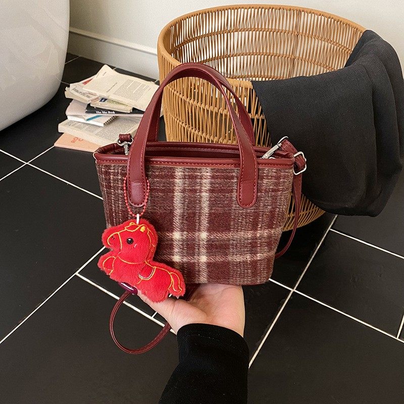 冬季毛呢格子包女2025新款韩系单肩斜挎包高级质感手提水桶包,箱包皮具/热销女包/男包,胸包,淘宝优惠券,粉丝福利购,淘宝优惠卷