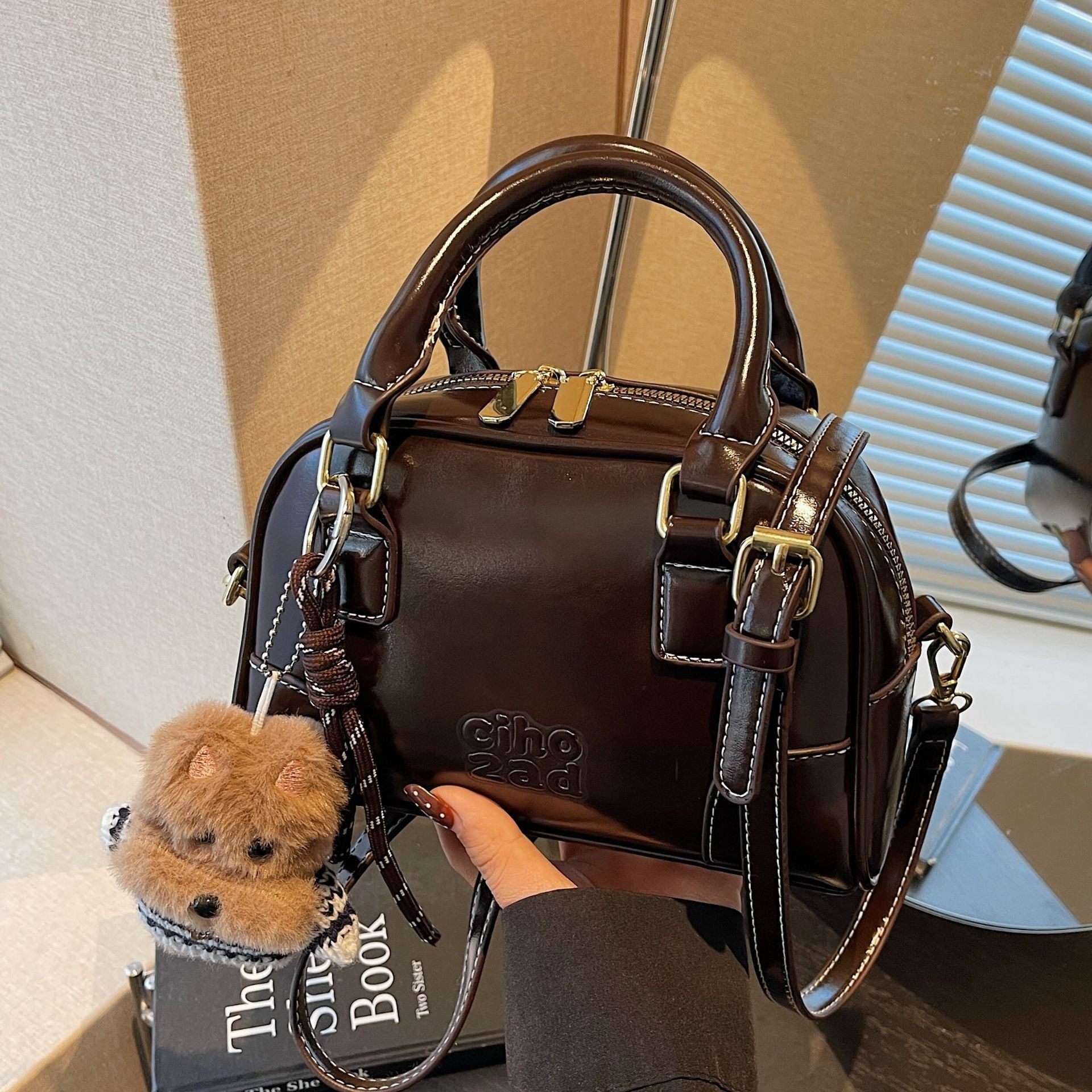 高级感手提包包女式2026新款潮时尚复古精致单肩包上班通勤小方包,箱包皮具/热销女包/男包,胸包,淘宝优惠券,粉丝福利购,淘宝优惠卷