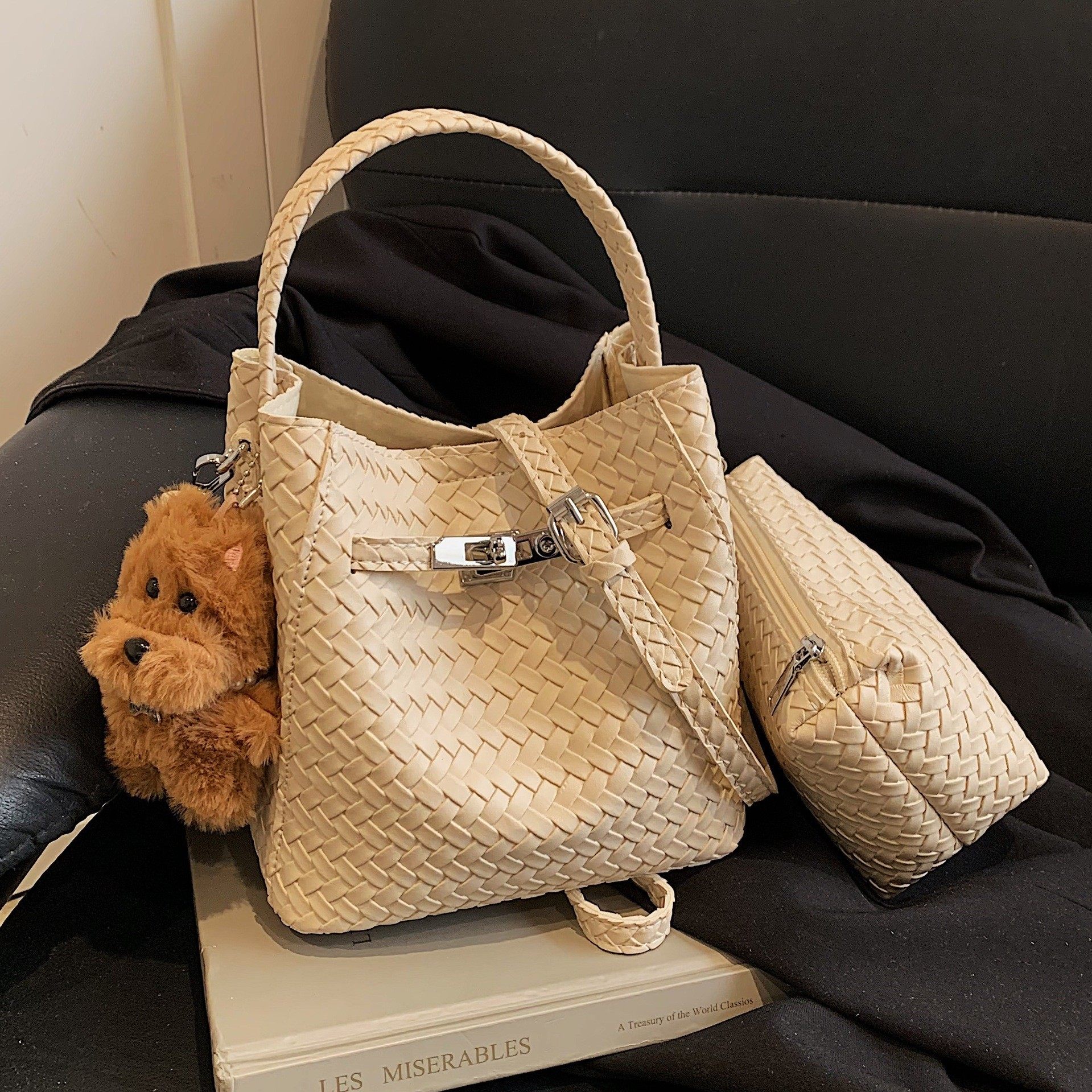 2026新款时尚编织纹水桶包休闲皮带装饰手提包质感纯色单肩斜跨包,箱包皮具/热销女包/男包,胸包,淘宝优惠券,粉丝福利购,淘宝优惠卷