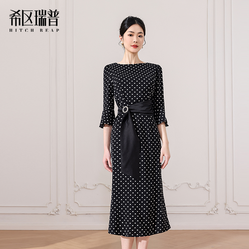 法式设计感圆领喇叭袖波点连衣裙
