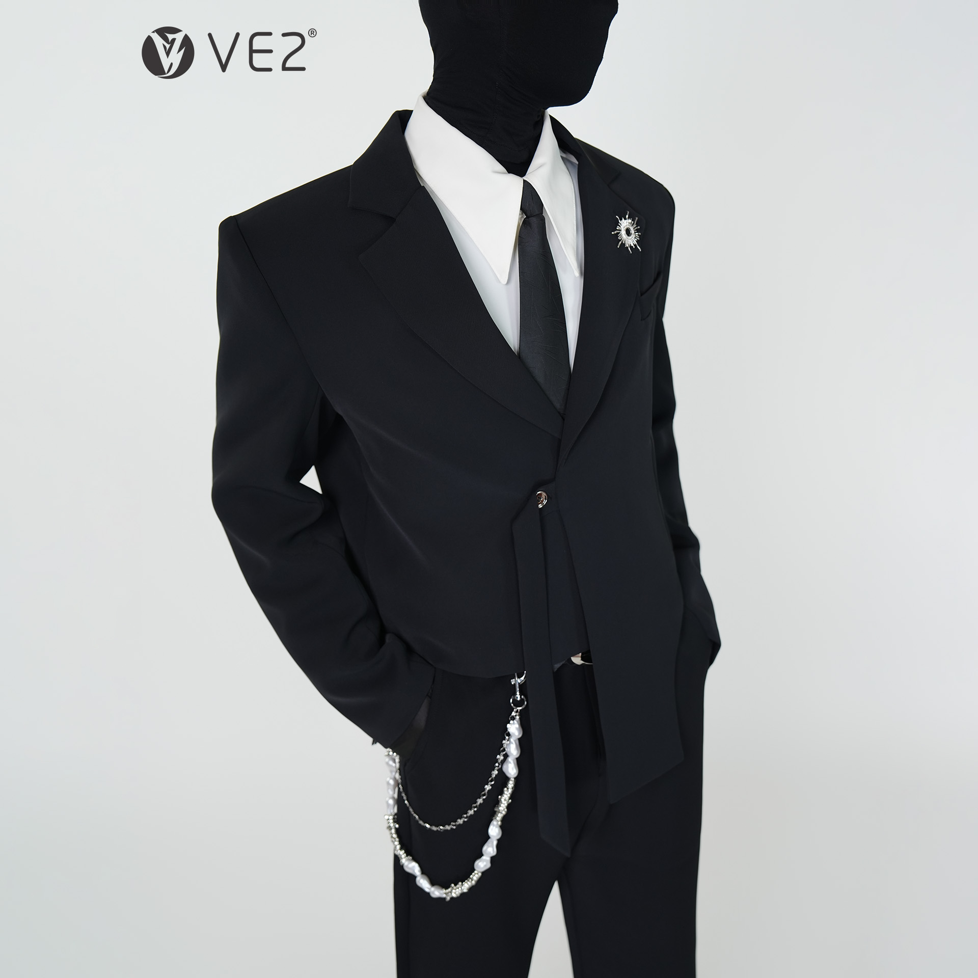 VE2不规则门禁设计短款垫肩西服